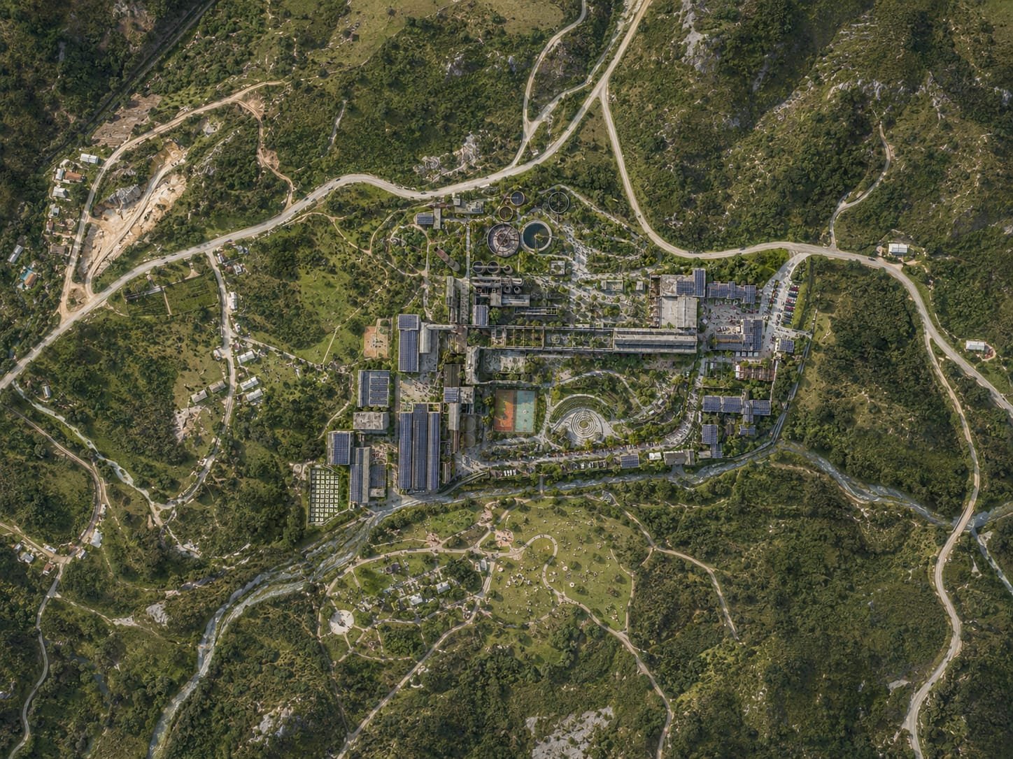El vestigio industrial en el centro del territorio del plan maestro